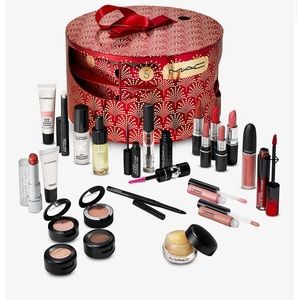 M.A.C Christmas calendar/ Bursting With Surprises advent calendar